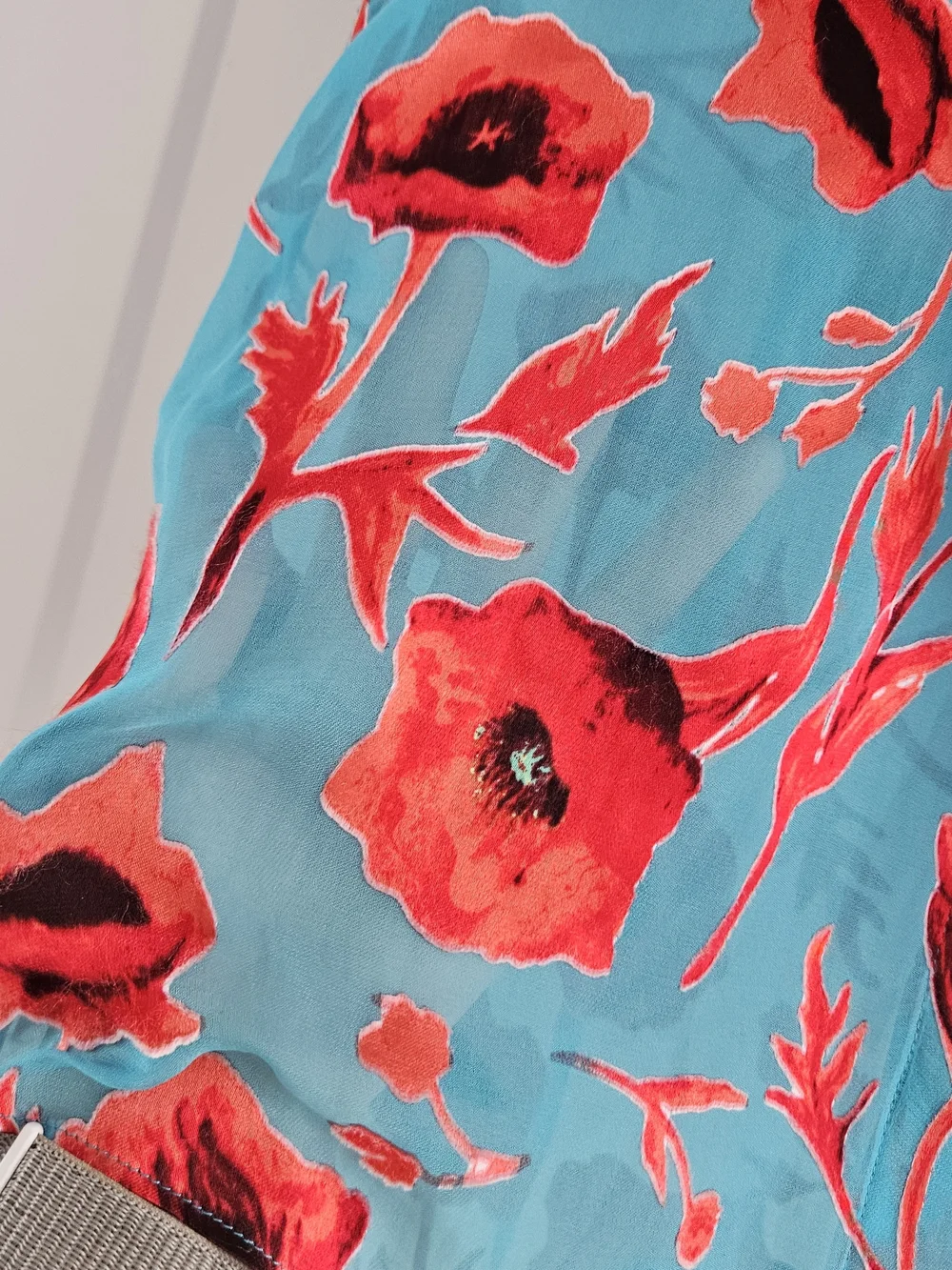Alice + Olivia Silk Blend Turquoise Floral Tie-Neck Blouse with Red Poppies - Picture 3 of 5